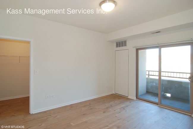 Building Photo - ReVerb Century Station Apt! (3200 S Oak Park)