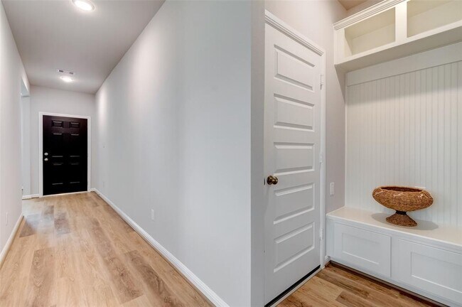 Building Photo - 19015 Fulvetta Haven Way