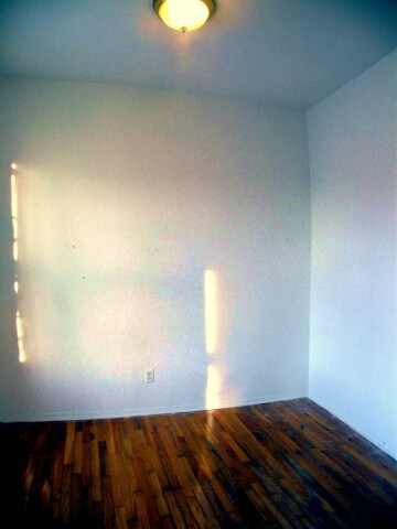 Building Photo - 631 E 11th St