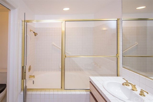 Building Photo - 2243 Martin-