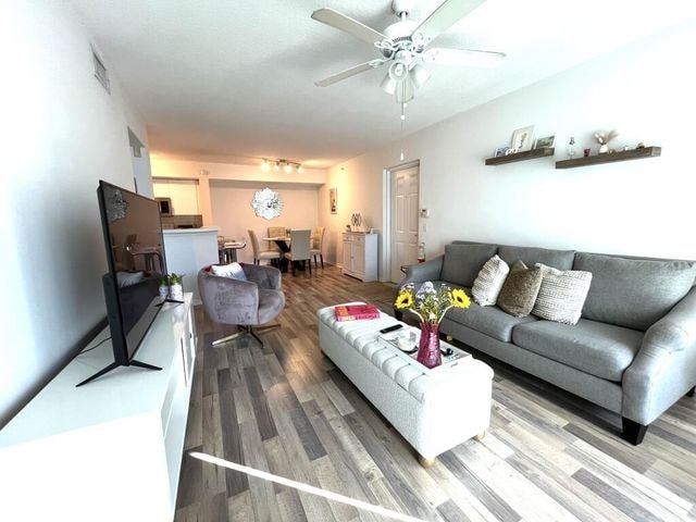 Foto del edificio - 713 Villa Cir