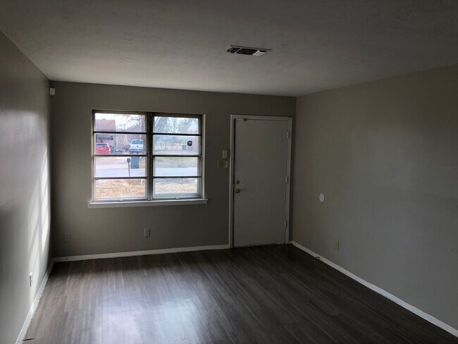 Building Photo - 5057 Gill Rd, Memphis TN