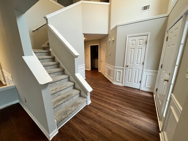 Building Photo - Lovely House for Rent!
