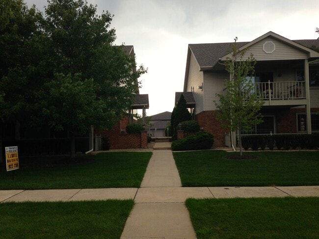 Building Photo - 9812 Parkway Dr