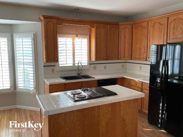 Foto del edificio - 700 Meadow Cliff Dr