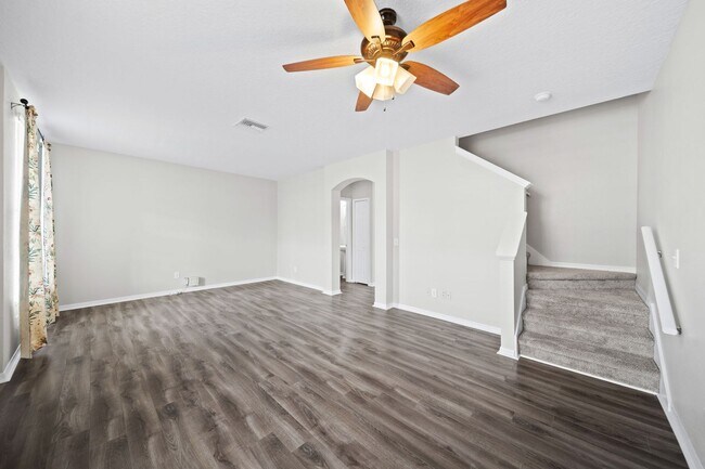 Building Photo - Beautiful 3 Bedroom, 2.5 bath townhouse for rent in Wesley Chapel.