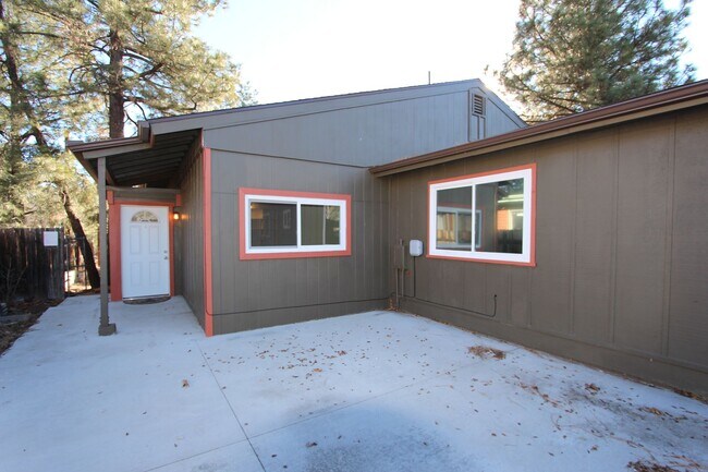 Foto del edificio - *LEASE PENDING $500 Move-In Special! Month to month lease Available.