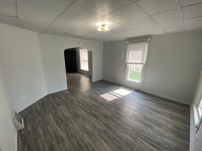 Foto del edificio - 215 Warrington Ave