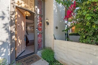 Building Photo - 9000 Vanalden Ave