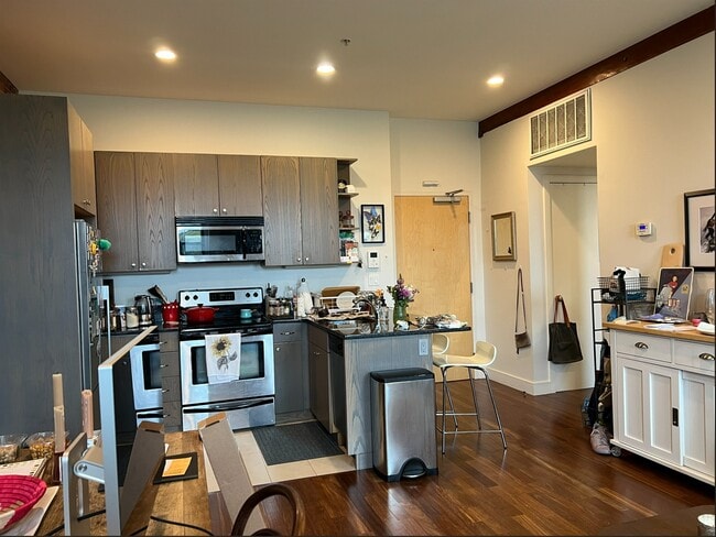 Building Photo - 460 Harrison Ave