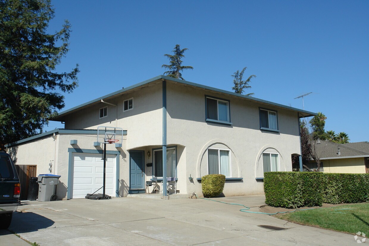 Primary Photo - 4261 Wessex Dr