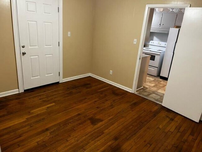 Building Photo - 3BD/1B House / Close to VSU