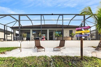 Building Photo - 302 NW 32nd Pl