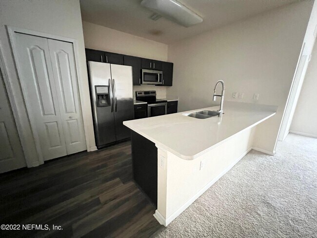 Foto del edificio - 4958 Key Lime Dr