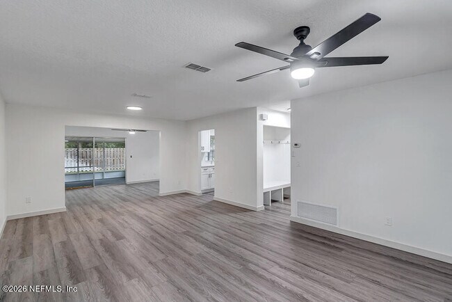 Foto del edificio - 407 Cassandra Ln