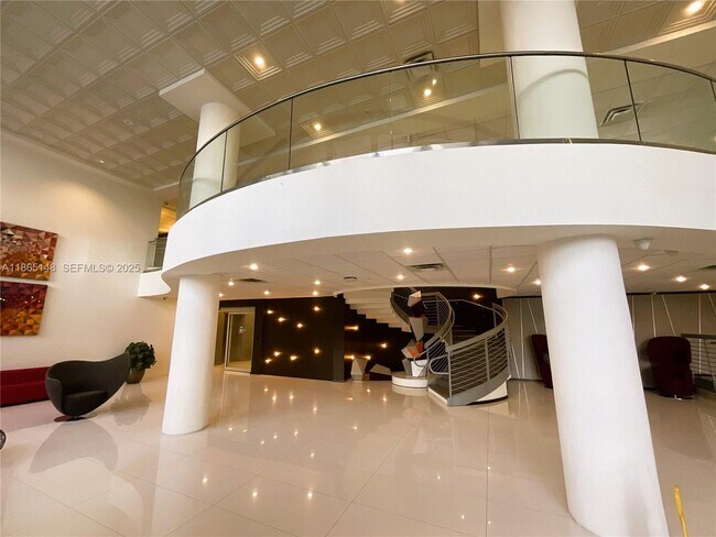 Foto del edificio - 5701 Collins Ave