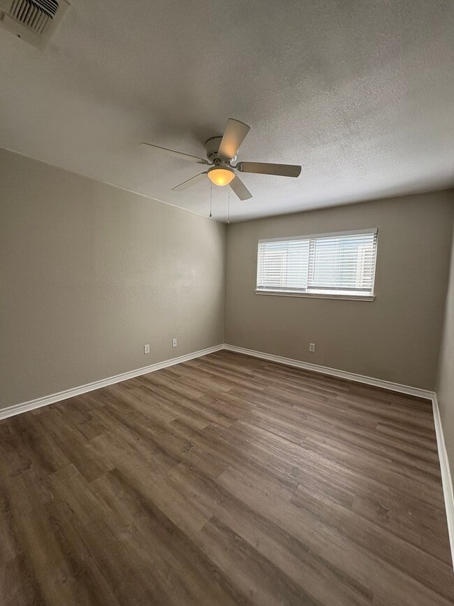 Foto del edificio - 1310 Goodhue Dr