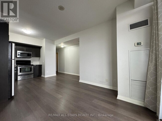 Photo du bâtiment - 9500 Markham Rd