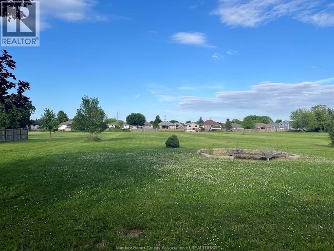 Photo du bâtiment - 2462 Lesperance Rd