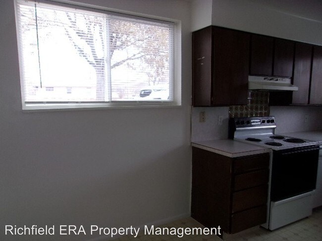 Building Photo - 2 br, 1 bath Apartment - 210 W 500 S