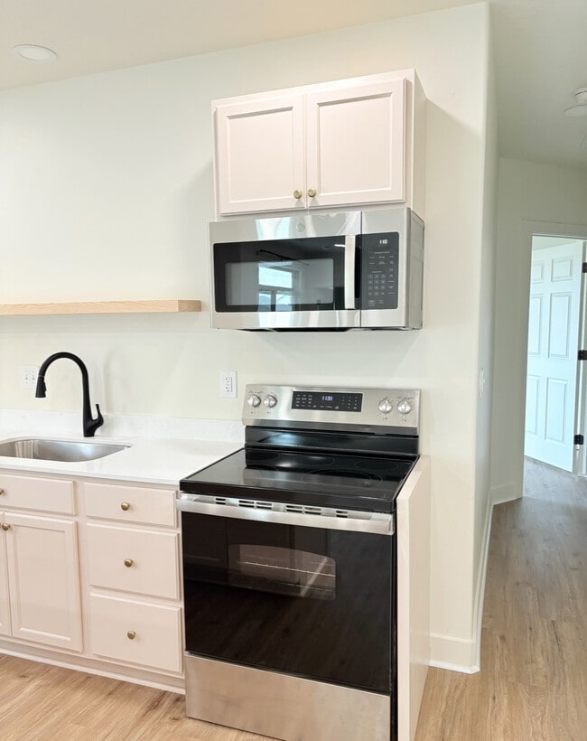 Building Photo - 754 Pine View Dr