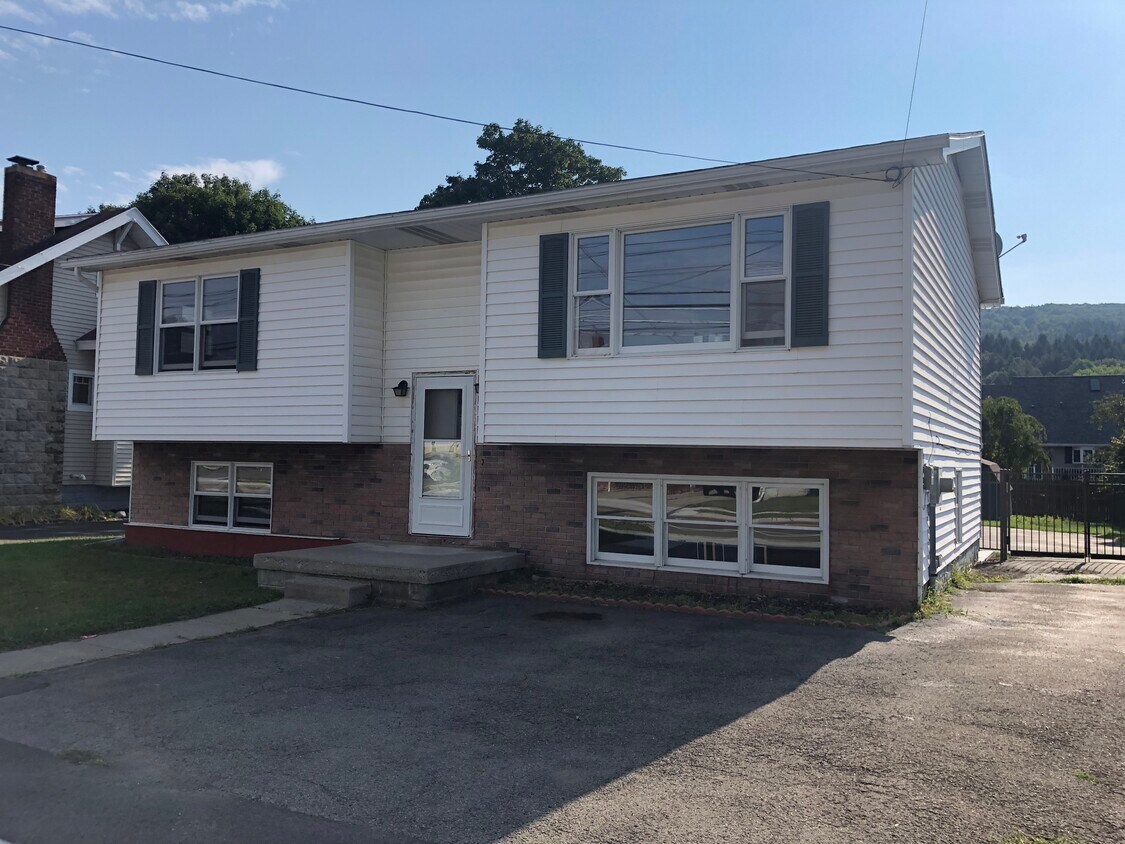 Primary Photo - 335 Seneca Rd