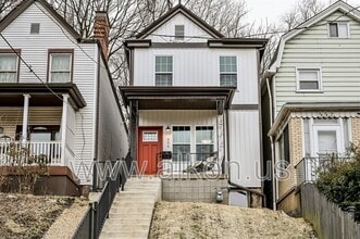 Building Photo - 554 Frayne St