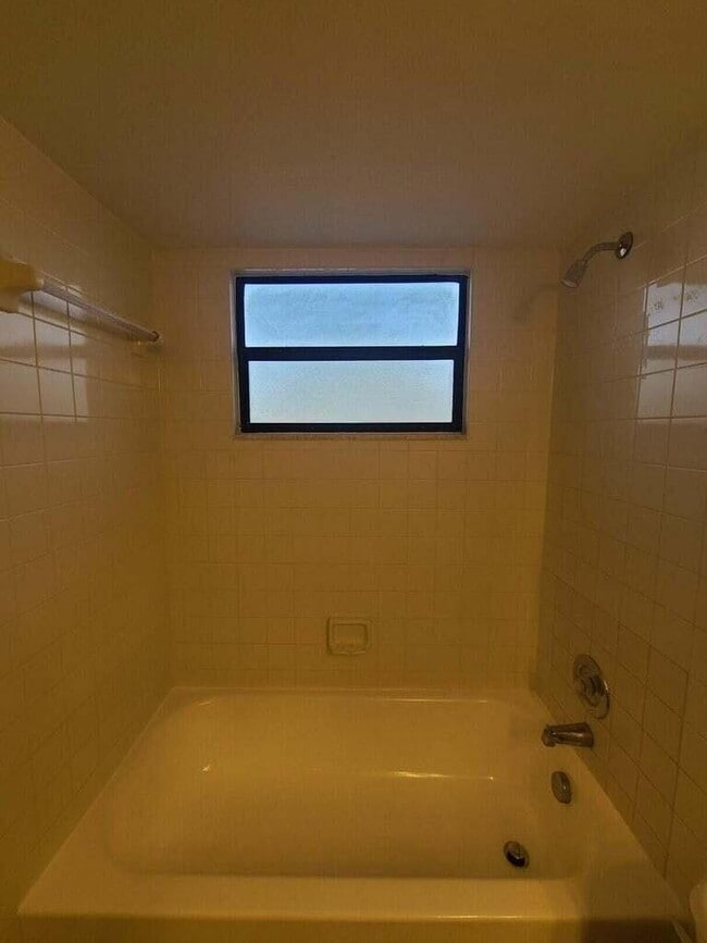 Foto del edificio - 1517 Lake Crystal Dr