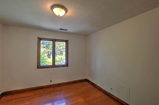 Foto del edificio - SCOTCH PINE