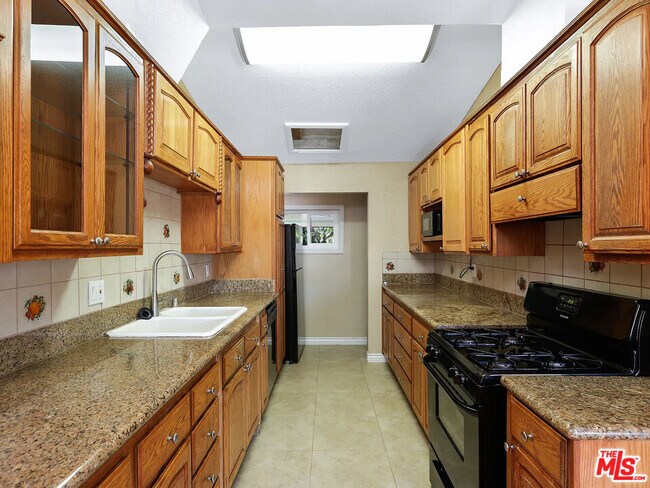 Building Photo - 526 N Emerald Dr