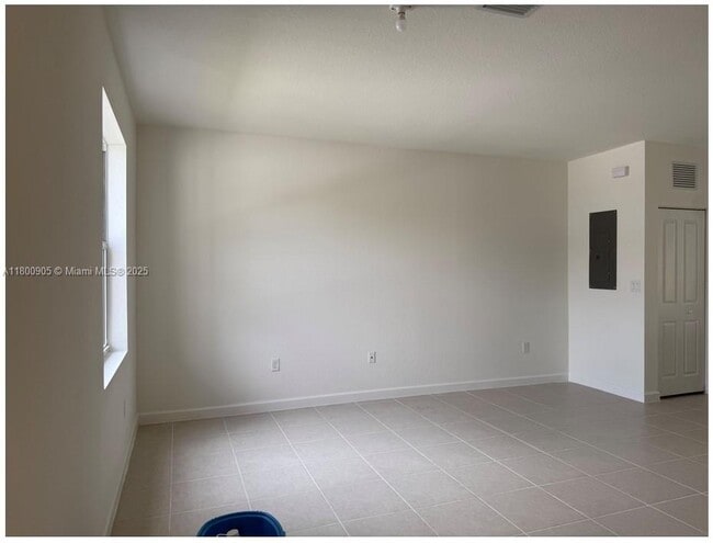 Foto del edificio - 1182 SE 1st St
