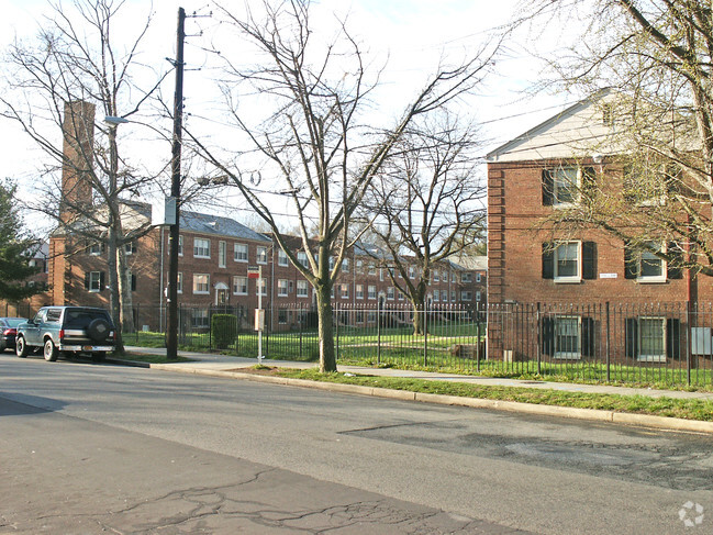 Building Photo - Mayfair Mansions