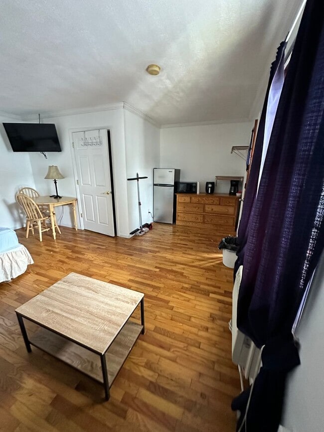 Building Photo - Fully Furnished Efficiently Apartment in Kuttawa