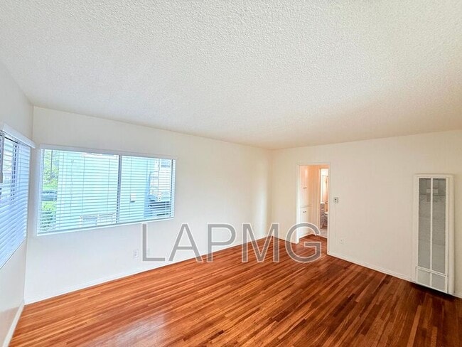 Building Photo - 624 W Riggin St