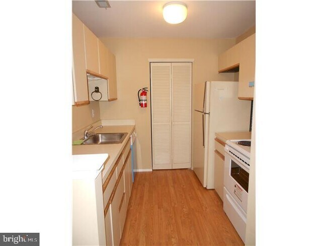 Building Photo - 1403 Britton Pl