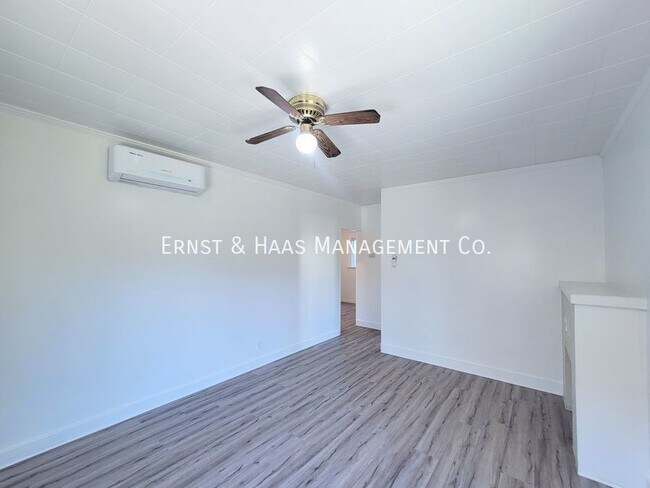 Building Photo - Freshly updated 2 bedroom 1 Bath Bungalow ...