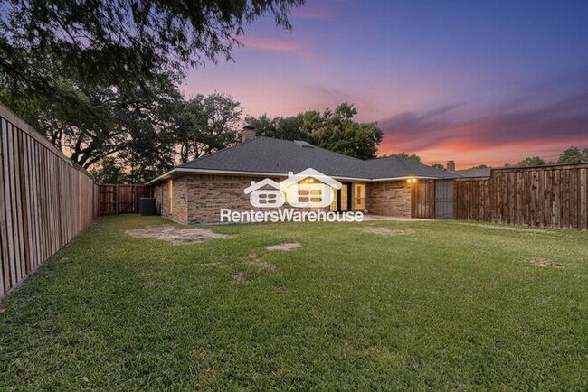 Building Photo - Completely Refreshed Plano Home Ready for Move In Large Lot