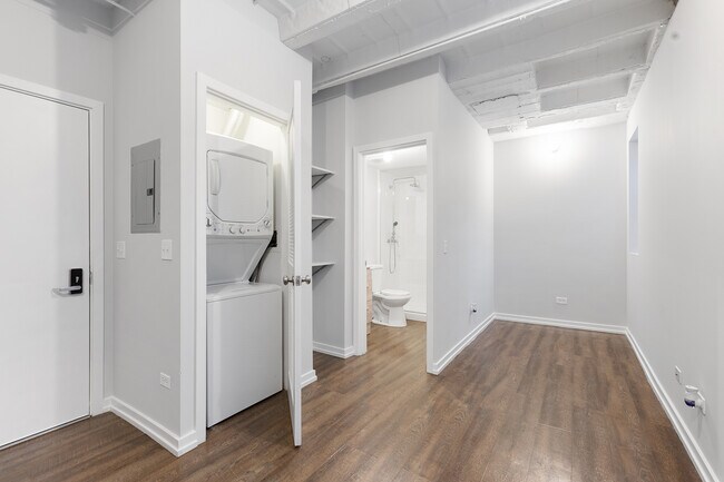 Foto del edificio - 5722 N Winthrop Ave