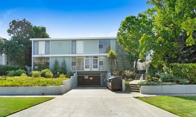 Building Photo - 744 S Windsor Blvd