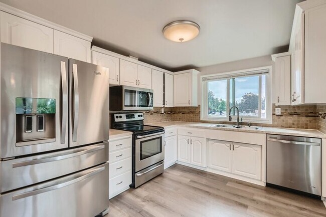 Building Photo - 28833 23Rd Avenue S, Federal Way, WA, 98003