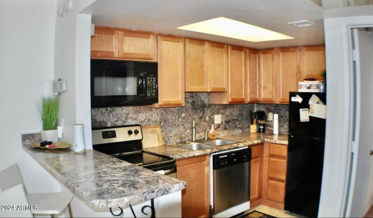 Primary Photo - 700 W University Dr