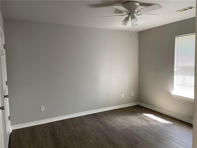 Building Photo - 279 Graystone Cir