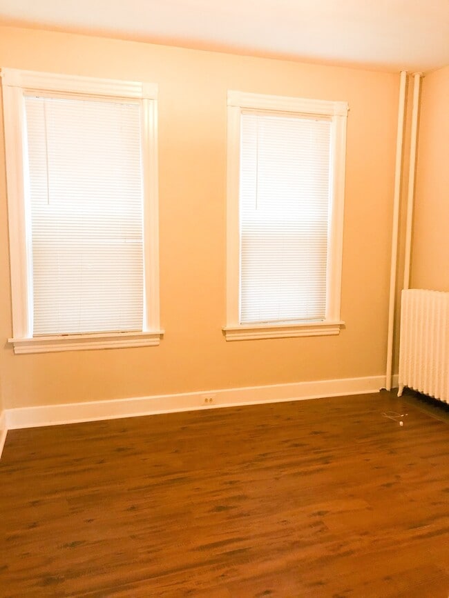 Master Bedroom - 937 Center St