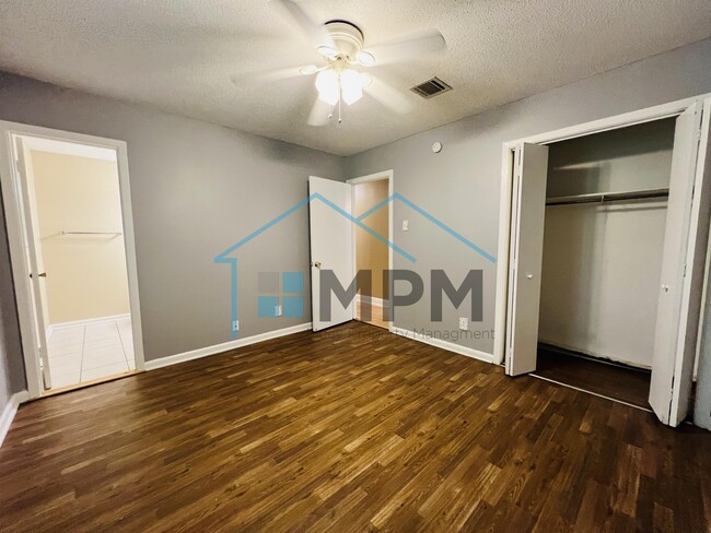 Building Photo - 128 Davis Ln