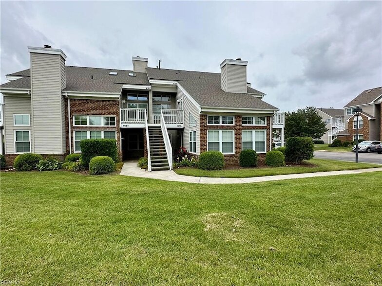 Primary Photo - 4044 Laurel Green Cir