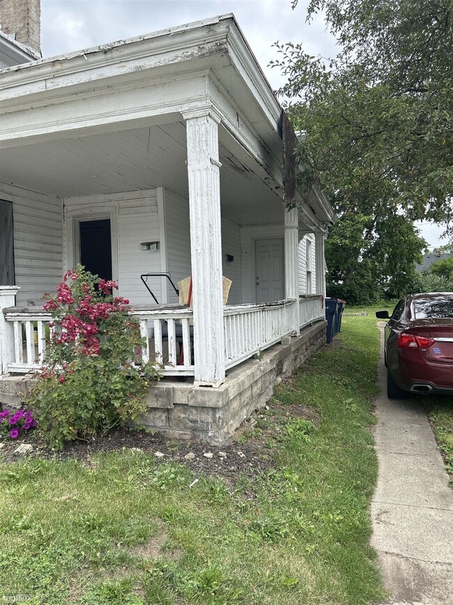 Building Photo - 1 br, 1 bath Duplex - 414 East Ash Street 5