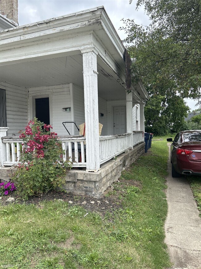 Foto del edificio - 1 br, 1 bath Duplex - 414 East Ash Street 5