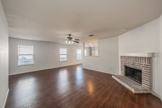 Building Photo - Updated and super clean single story 3 bedroom