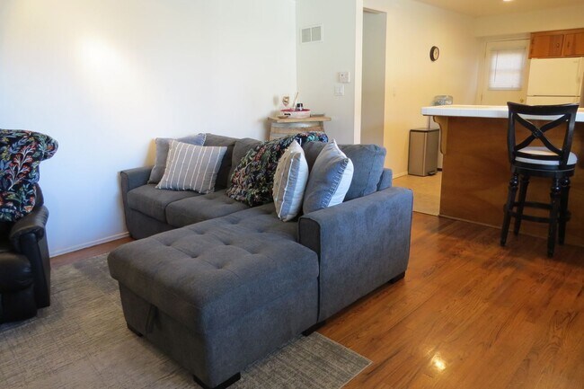 Foto del edificio - Shell Beach Ambience! 1 block to Ocean.