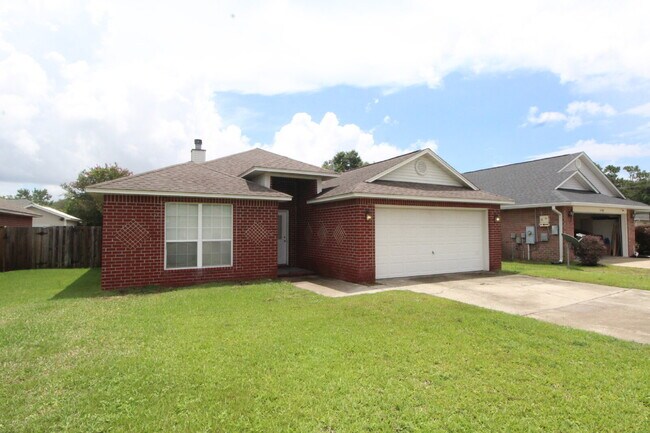 Foto del edificio - Spacious Southwest Pensacola Home with 2-C...